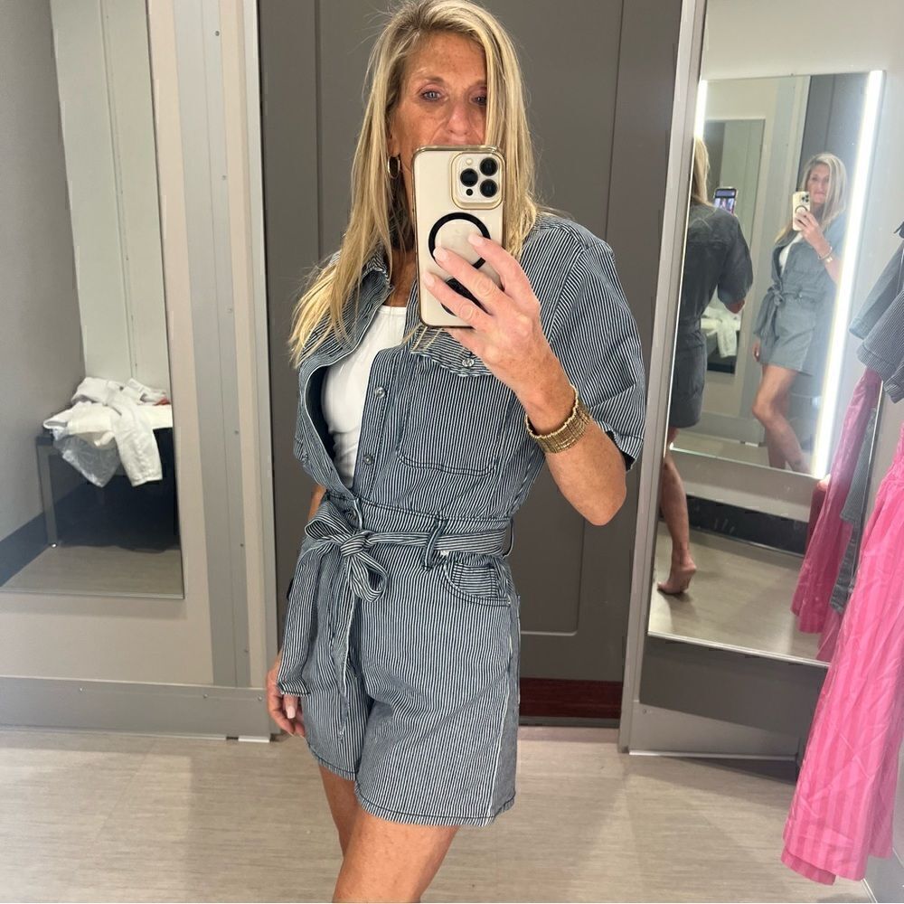Universal thread Short Sleeve Denim Jumpsuit w belt size 2- brand new!- so cute!